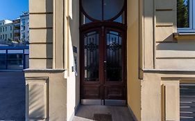 Cool 1Br Near Metro & Center By Hm